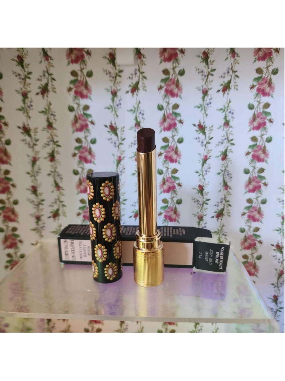 Gucci lipstick in shade 714
Brownish burgundy color
#luxury #designer